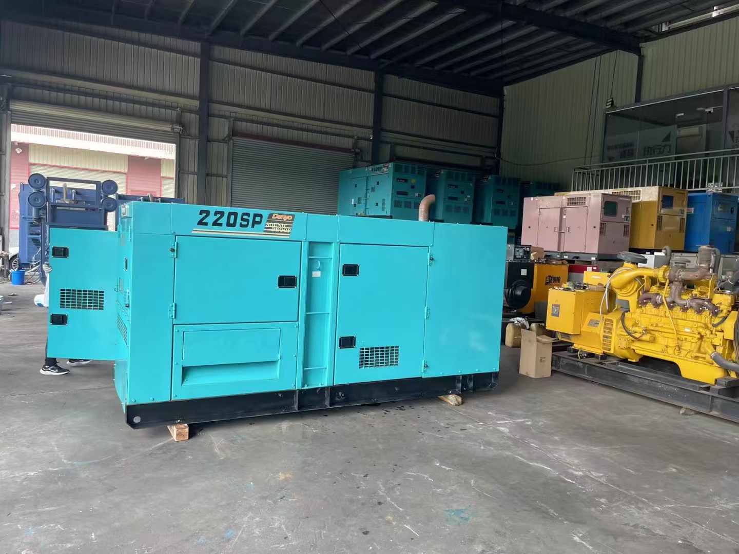 大渡口柴油发电机组长期不间断运行时，如何监控其温度和压力？