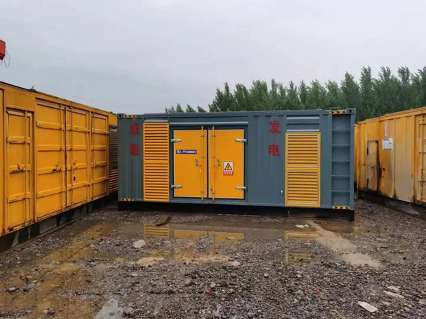 大渡口柴油发电机如何判断干式空气滤清器是否需要更换？