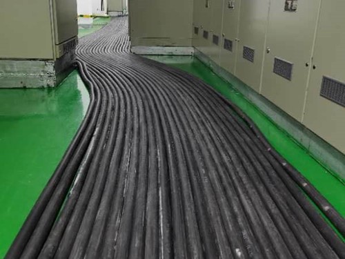 大渡口如何根据理论计算公式计算温度对特定电压测量结果的影响？